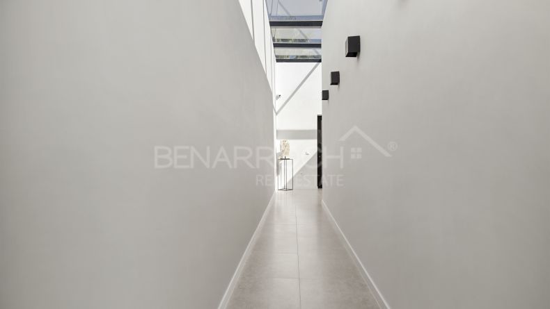 Photo gallery - Frontline golf villa in La Alqueria, Benahavis