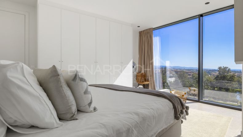 Photo gallery - Frontline golf villa in La Alqueria, Benahavis