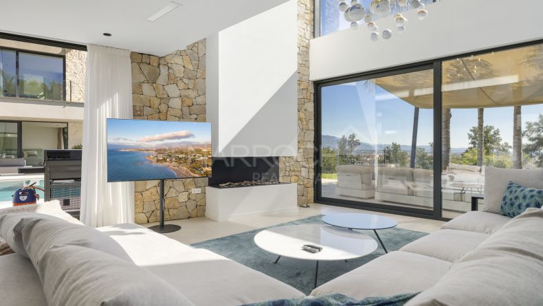 Photo gallery - Frontline golf villa in La Alqueria, Benahavis