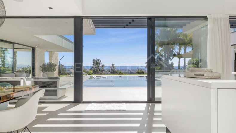Photo gallery - Frontline golf villa in La Alqueria, Benahavis