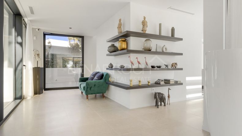 Photo gallery - Frontline golf villa in La Alqueria, Benahavis