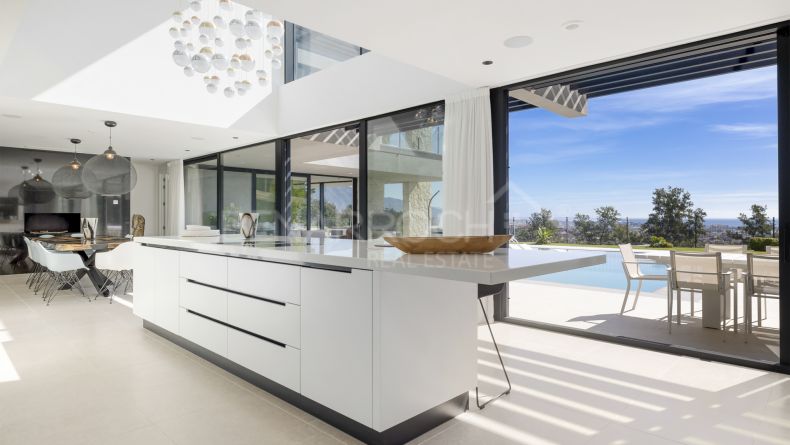 Photo gallery - Frontline golf villa in La Alqueria, Benahavis