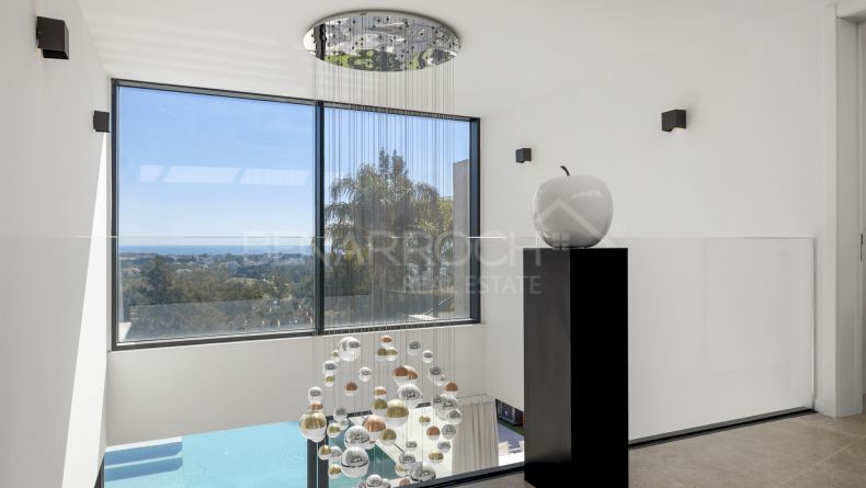 Photo gallery - Frontline golf villa in La Alqueria, Benahavis