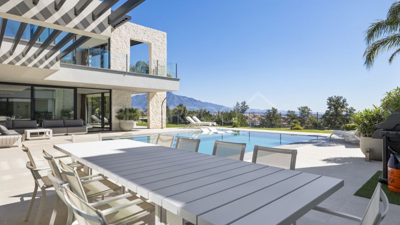 Photo gallery - Frontline golf villa in La Alqueria, Benahavis