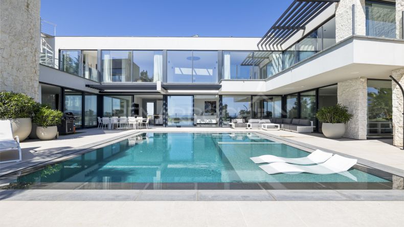 Photo gallery - Frontline golf villa in La Alqueria, Benahavis