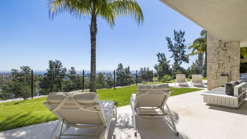 Photo gallery - Frontline golf villa in La Alqueria, Benahavis