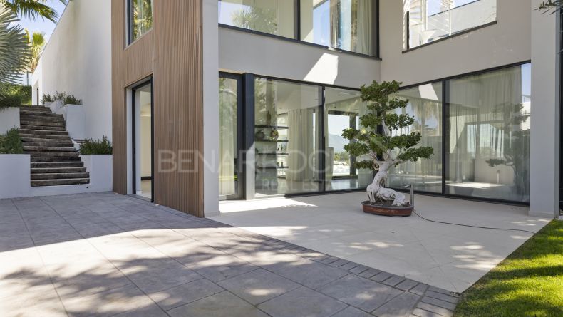 Photo gallery - Frontline golf villa in La Alqueria, Benahavis