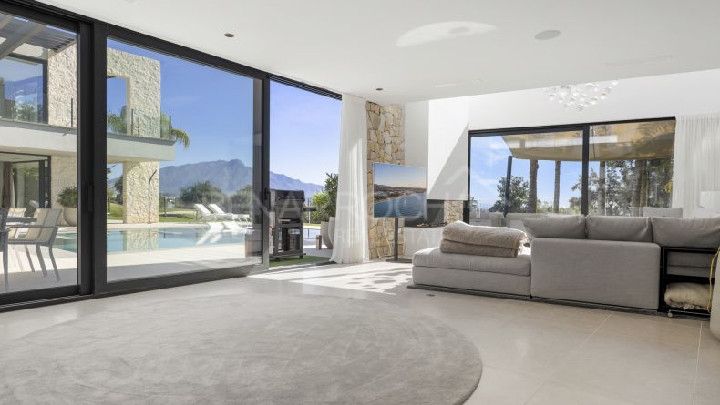 Photo gallery - Frontline golf villa in La Alqueria, Benahavis