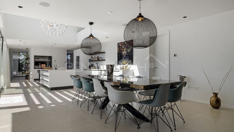 Photo gallery - Frontline golf villa in La Alqueria, Benahavis