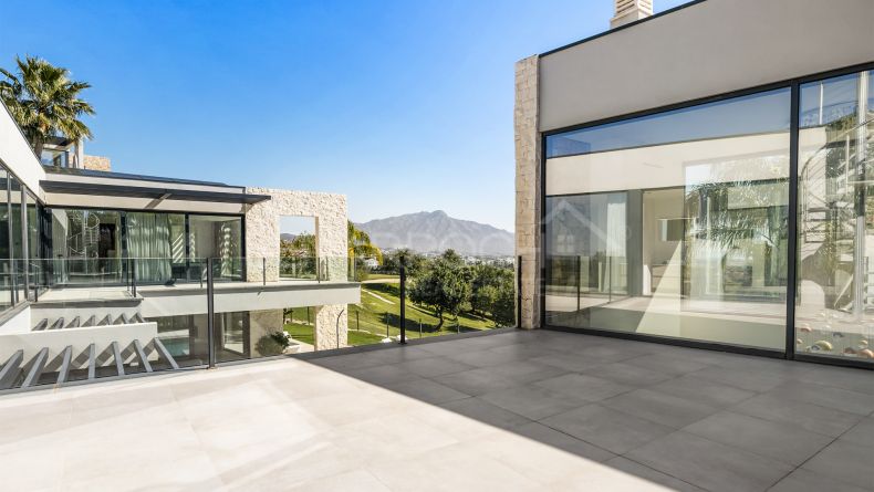 Photo gallery - Frontline golf villa in La Alqueria, Benahavis