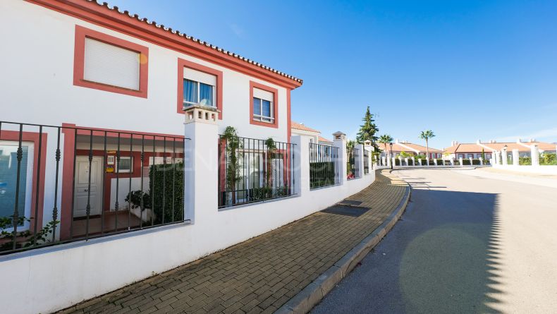 Galerie de photos - Maison jumelée avec jardin à El Campanario, Estepona