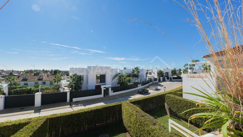 Galerie de photos - Maison jumelée avec jardin à El Campanario, Estepona