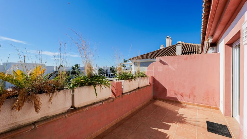 Galerie de photos - Maison jumelée avec jardin à El Campanario, Estepona