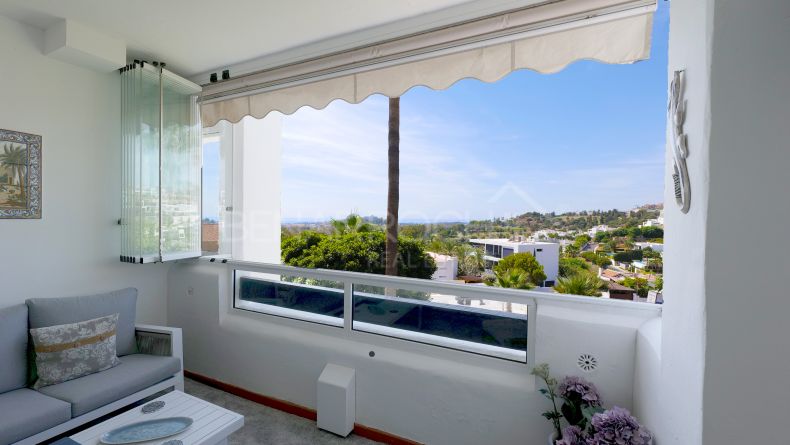 Apartment with unobstructed views in Lomas del Marques, Benahavis