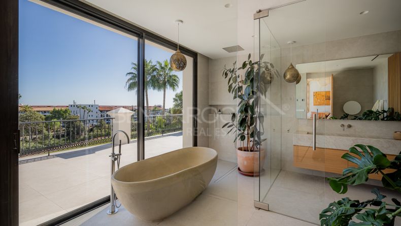 Galería de fotos - Villa de estilo moderno en El Herrojo, Benahavis