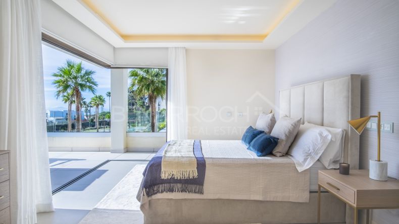 Galería de fotos - Villa en primera linea de playa en Velaya, Estepona