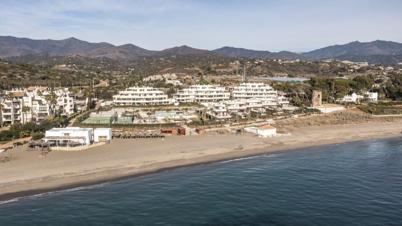 Galería de fotos - Villa en primera linea de playa en Velaya, Estepona