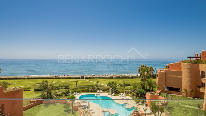 Frontline beach duplex penthouse in La Morera, Marbella East