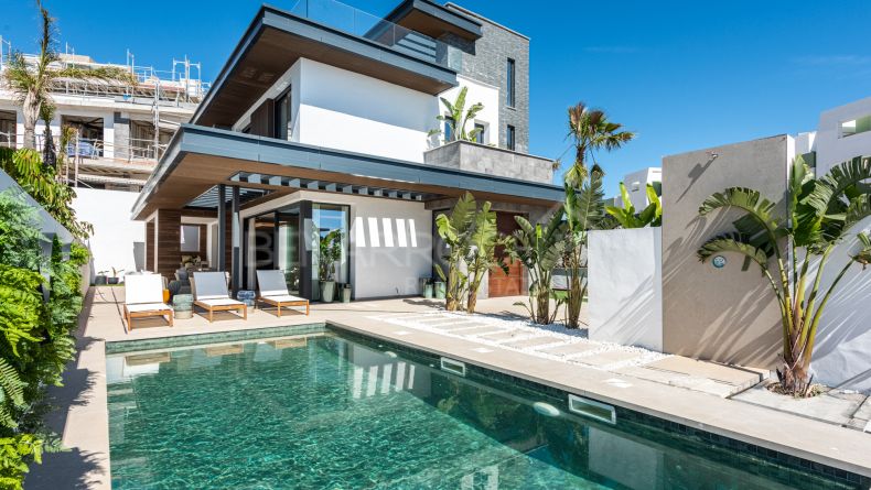 Contemporary villa in Bali Villas, Mijas Costa