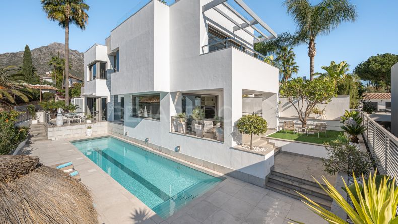 Contemporary style villa in Nagueles, Marbella