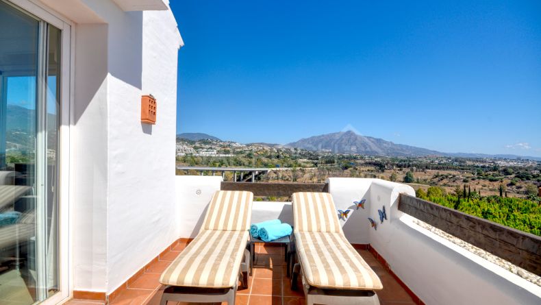 Photo gallery - Duplex penthouse with sea views in Lomas del Marques, Benahavis