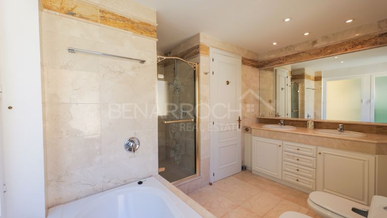 Photo gallery - Frontline beach apartment in Rio Real Playa, Marbella East