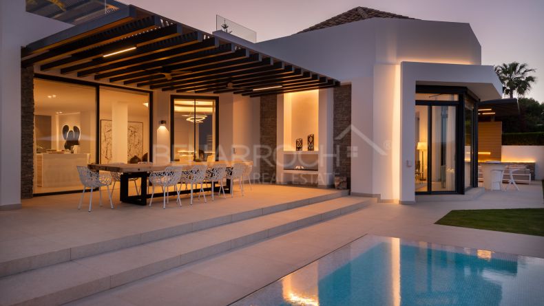 Photo gallery - Front line golf villa in Aloha, Nueva Andalucia