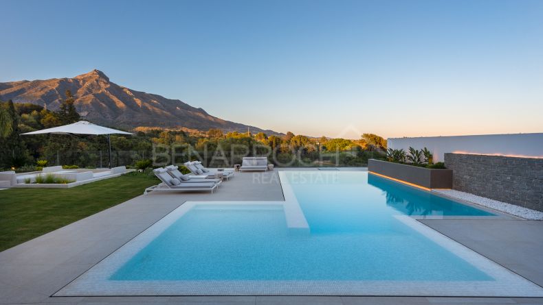 Photo gallery - Front line golf villa in Aloha, Nueva Andalucia