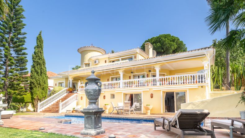 Villa estilo mediterráneo en Paraiso Medio, Estepona
