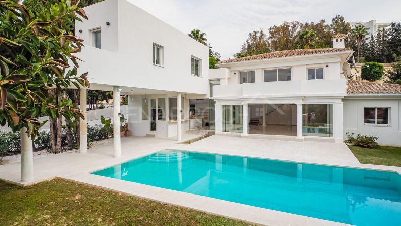 Villa con vista a la montaña en El Paraiso Medio, Estepona