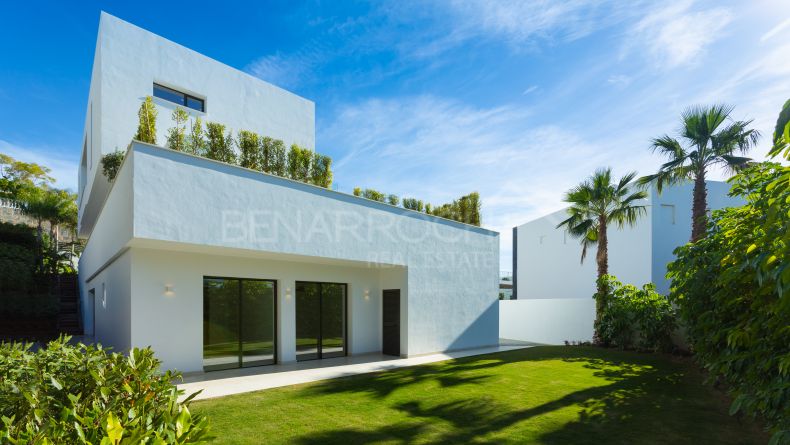 Galerie de photos - Villa moderne dans l&#039;urbanisation El Herrojo, complexe La Quinta, Benahavis