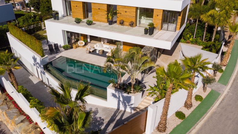 Photo gallery - Modern villa in the urbanization El Herrojo, complex La Quinta, Benahavis