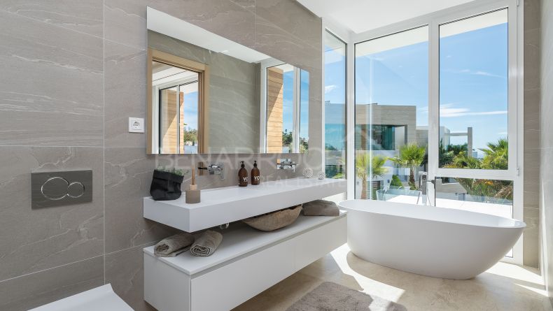 Photo gallery - Modern villa in the urbanization El Herrojo, complex La Quinta, Benahavis