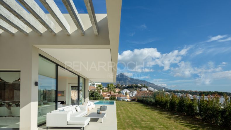 Photo gallery - Contemporary style villa in Anamaya, Nueva Andalucia