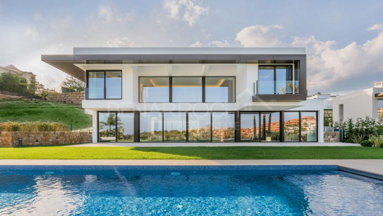 Villa en primera linea de golf en Capanes Sur, Benahavis