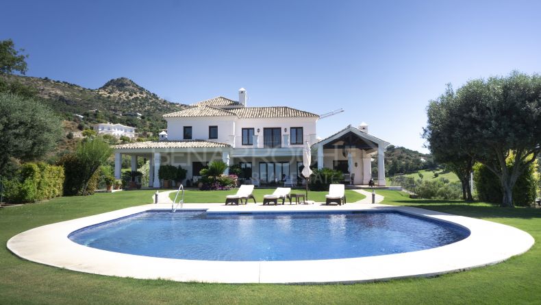 Villa en primera linea de golf en Marbella Club Resort, Benahavis