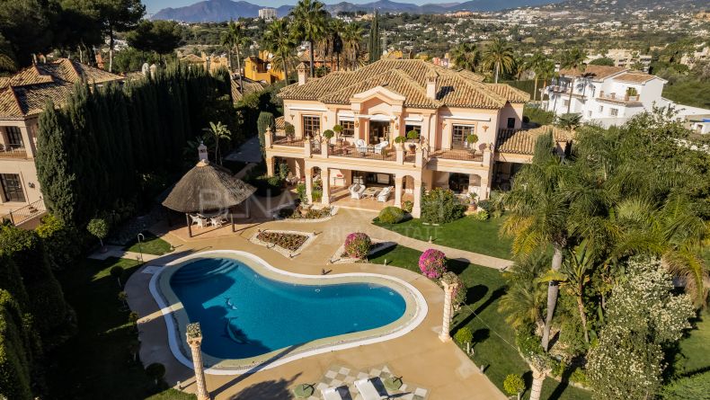 Villa de style méditerranéen à Atalaya de Rio Verde, Marbella