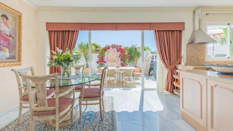 Photo gallery - Townhouse with breathtaking sea views in Oasis Club, Marbella