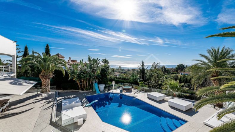 Villa with sea views in Cascada de Camoján, Marbella