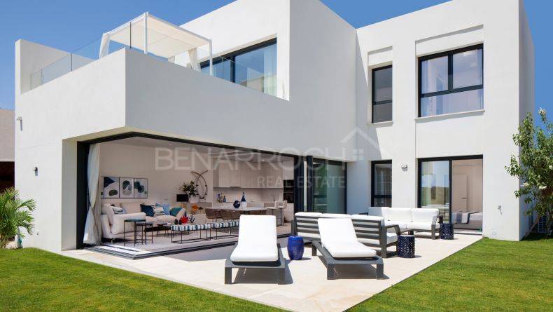 Duplex with garden in Terrazas de Cortesin, Casares, Estepona