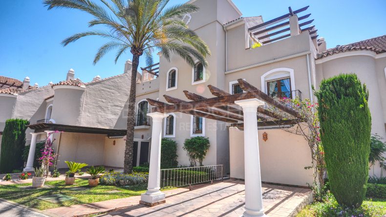 Maison de ville avec vue sur la mer à Paraiso Hills, Estepona