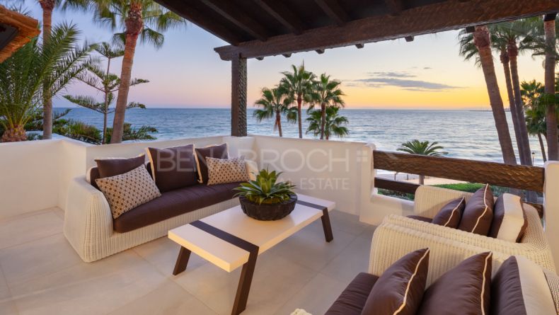 Photo gallery - Duplex penthouse on the beachfront in Puente Romano