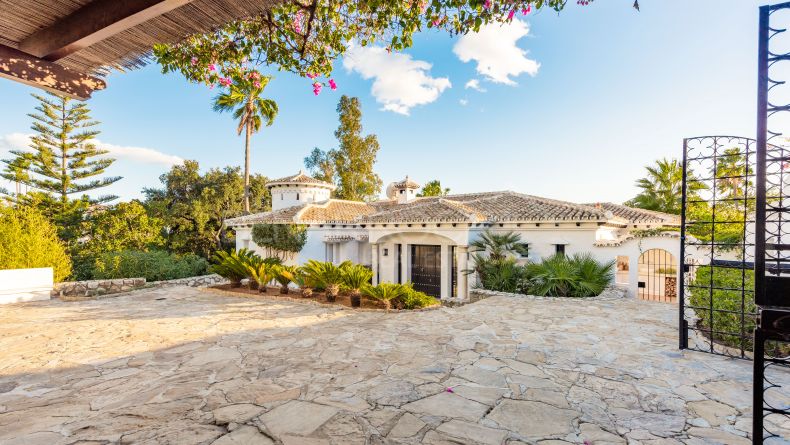 Galerie de photos - Impressionnante villa avec vue sur mer à Las Chapas, Marbella