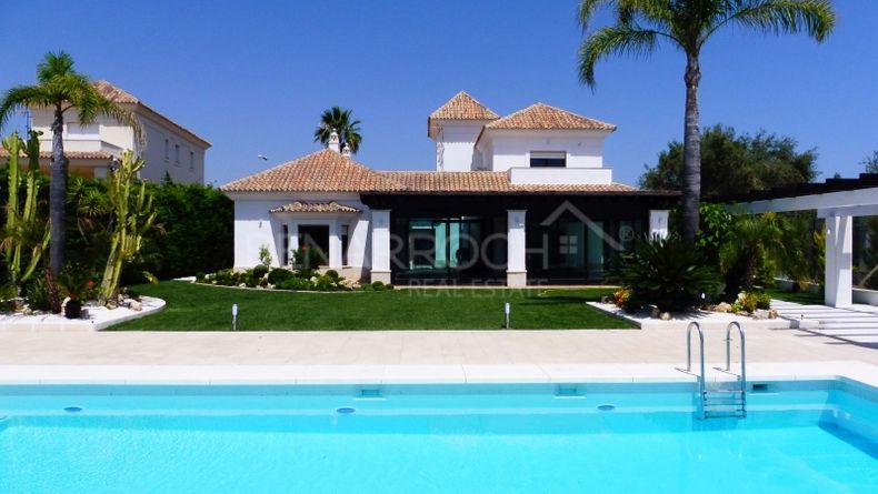 Villa de diseño andaluz en Santa Clara, Marbella Este