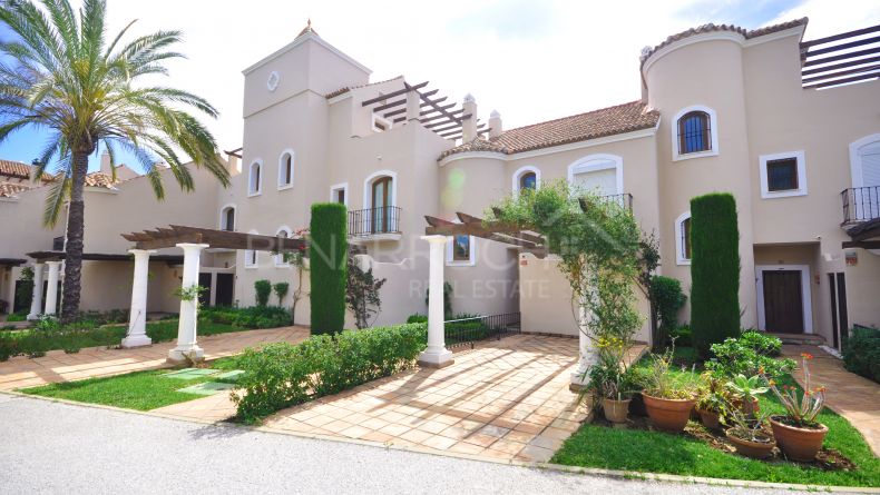 Townhouse on the New Golden Mile of Estepona, Paraiso Hills