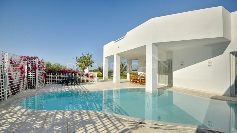 Capanes sur, villa contemporaine avec vue à Benahavis