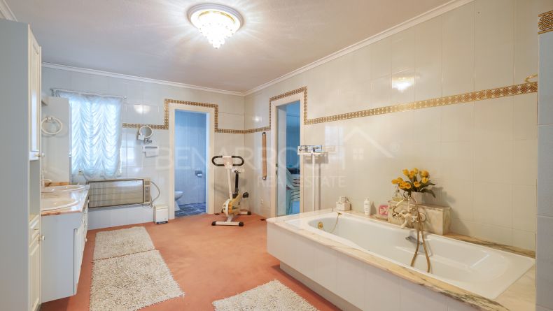 Photo gallery - Villa for renovation in Monte Biarritz, Estepona