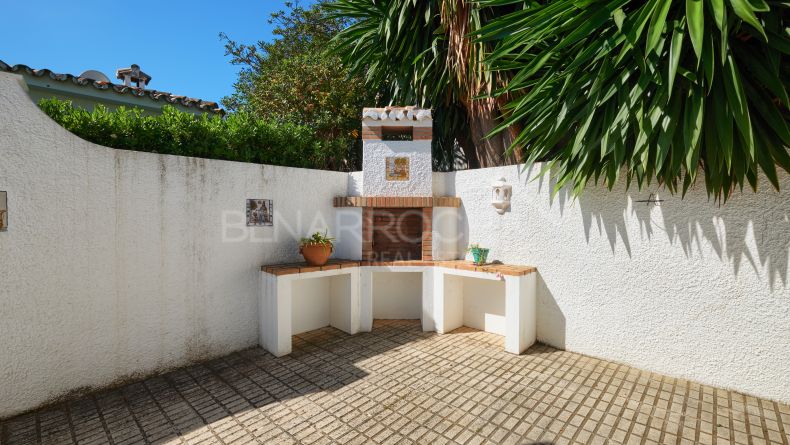 Galería de fotos - Villa para renovar en Monte Biarritz, Estepona