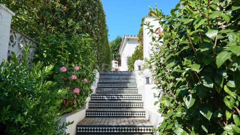 Galería de fotos - Villa para renovar en Monte Biarritz, Estepona