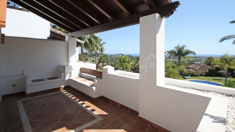 Casa adosada de esquina en Mirador del Paraiso, Benahavis